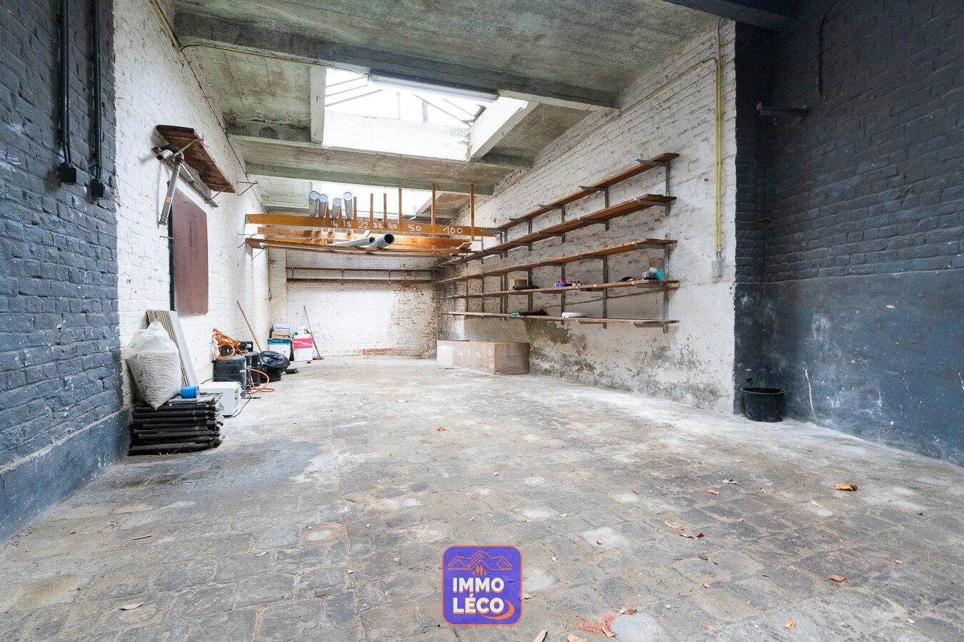 Entrepôt/Atelier/Garage de +/- 110m², à proximité de la Gare de Mouscron ! 