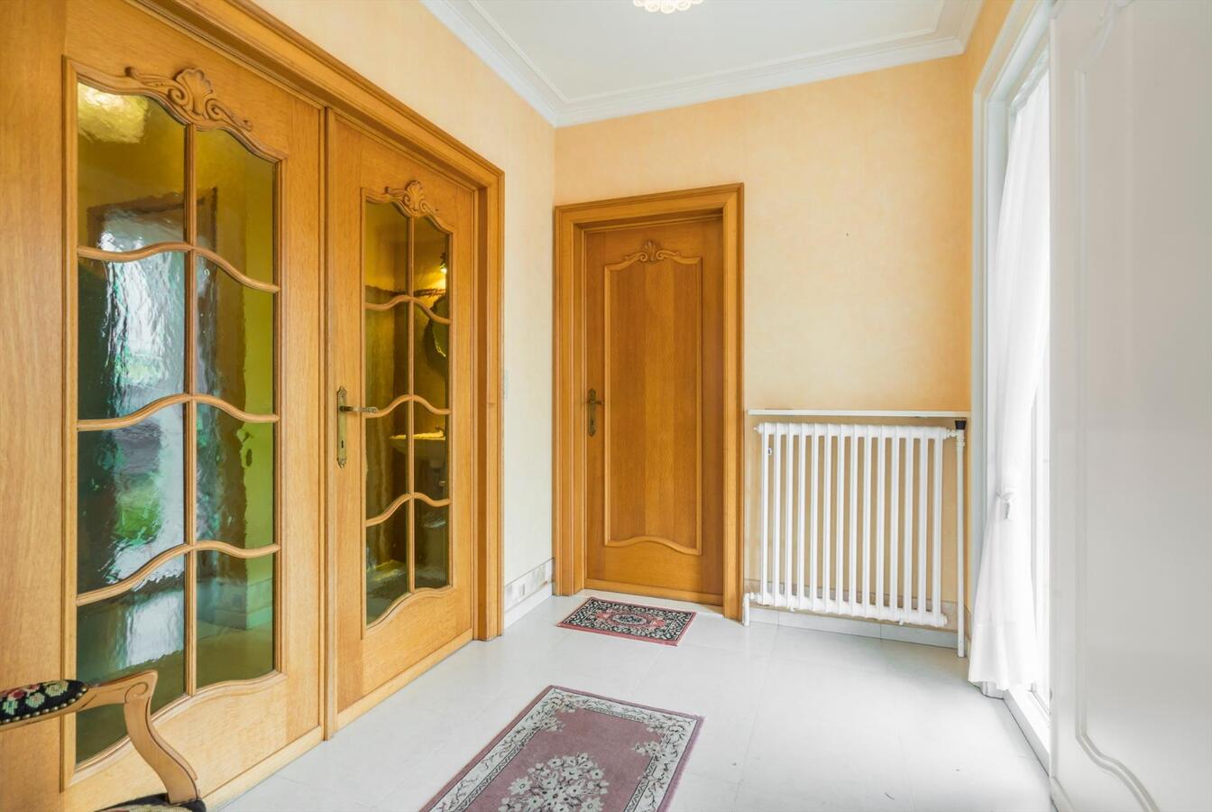 Woning met 5 slaapkamers op 832 m² in rustige straat te Oudenburg 