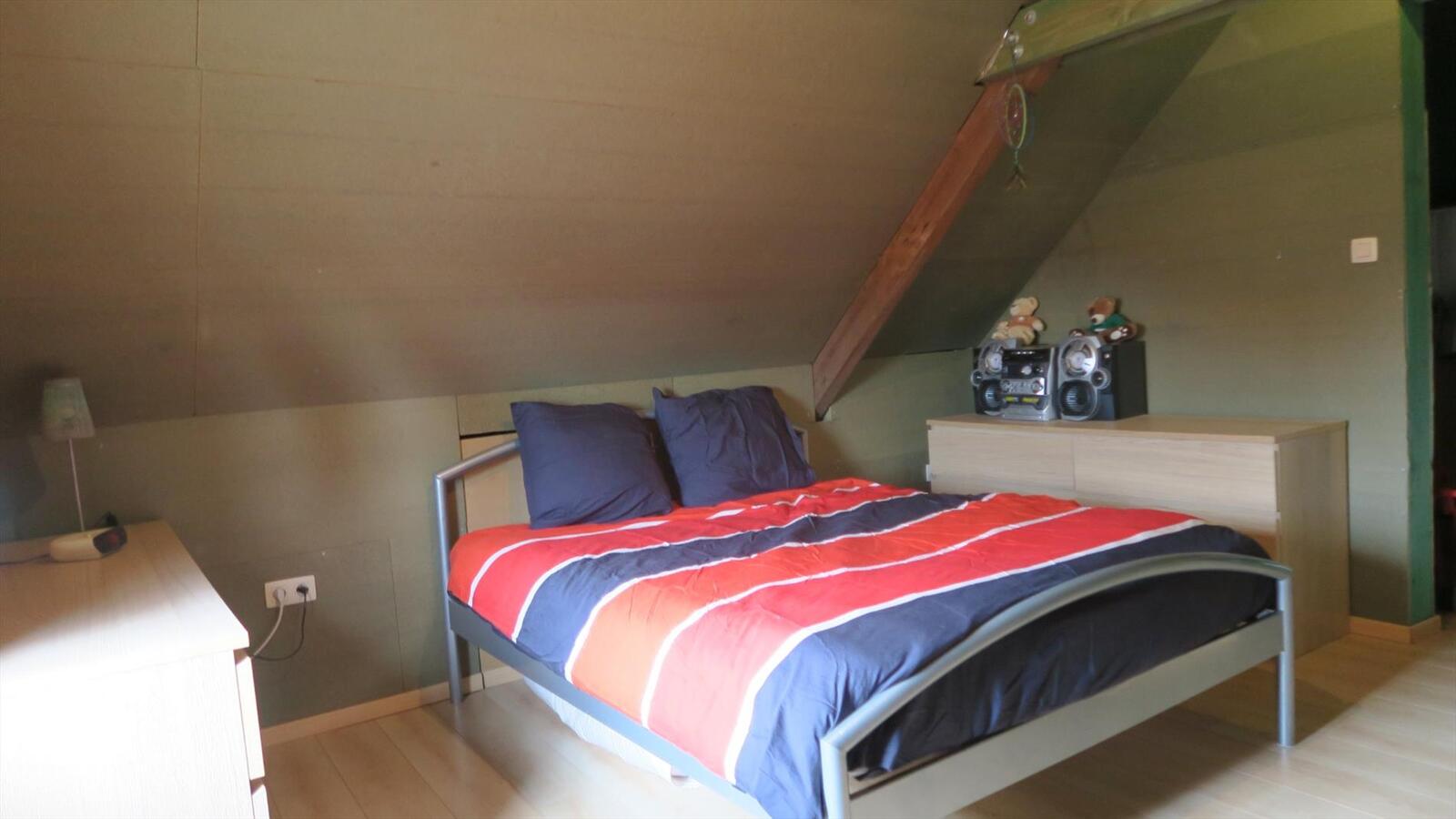 Degelijke goed, onderhouden woning op ruim perceel grond 