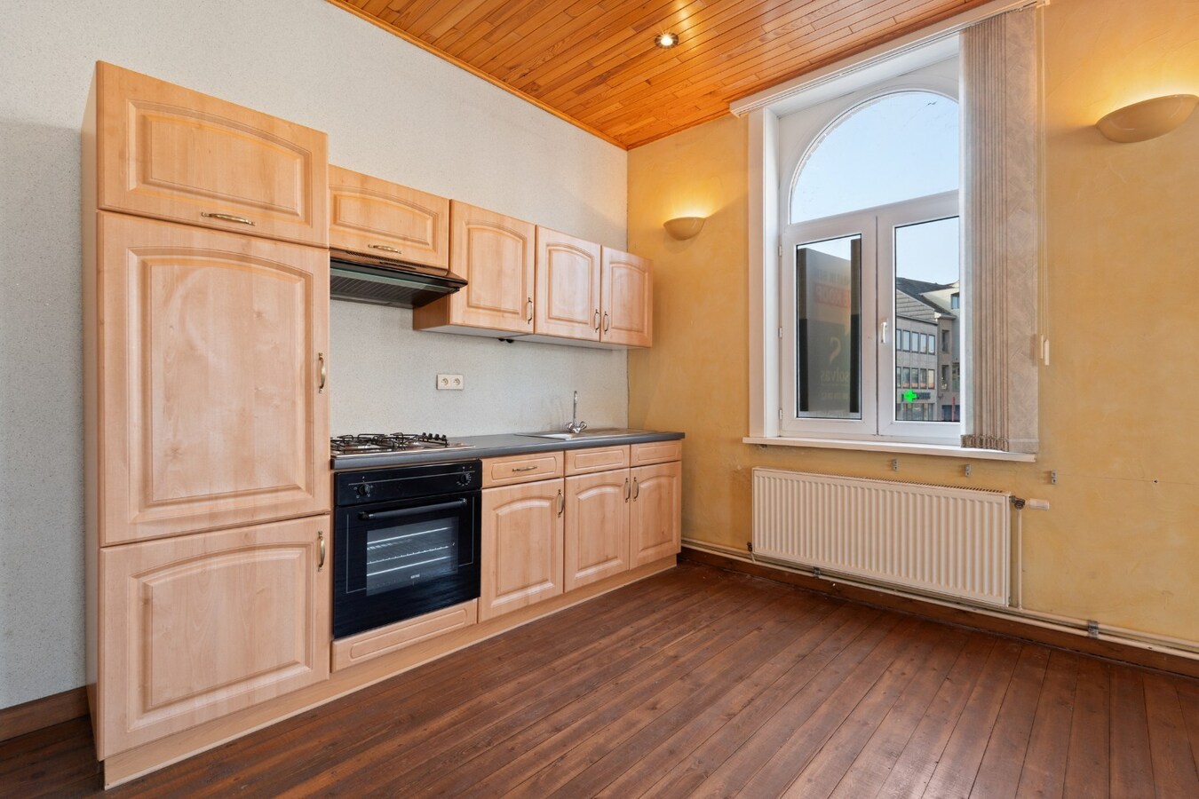 Handelswoning in centrum Zomergem! 