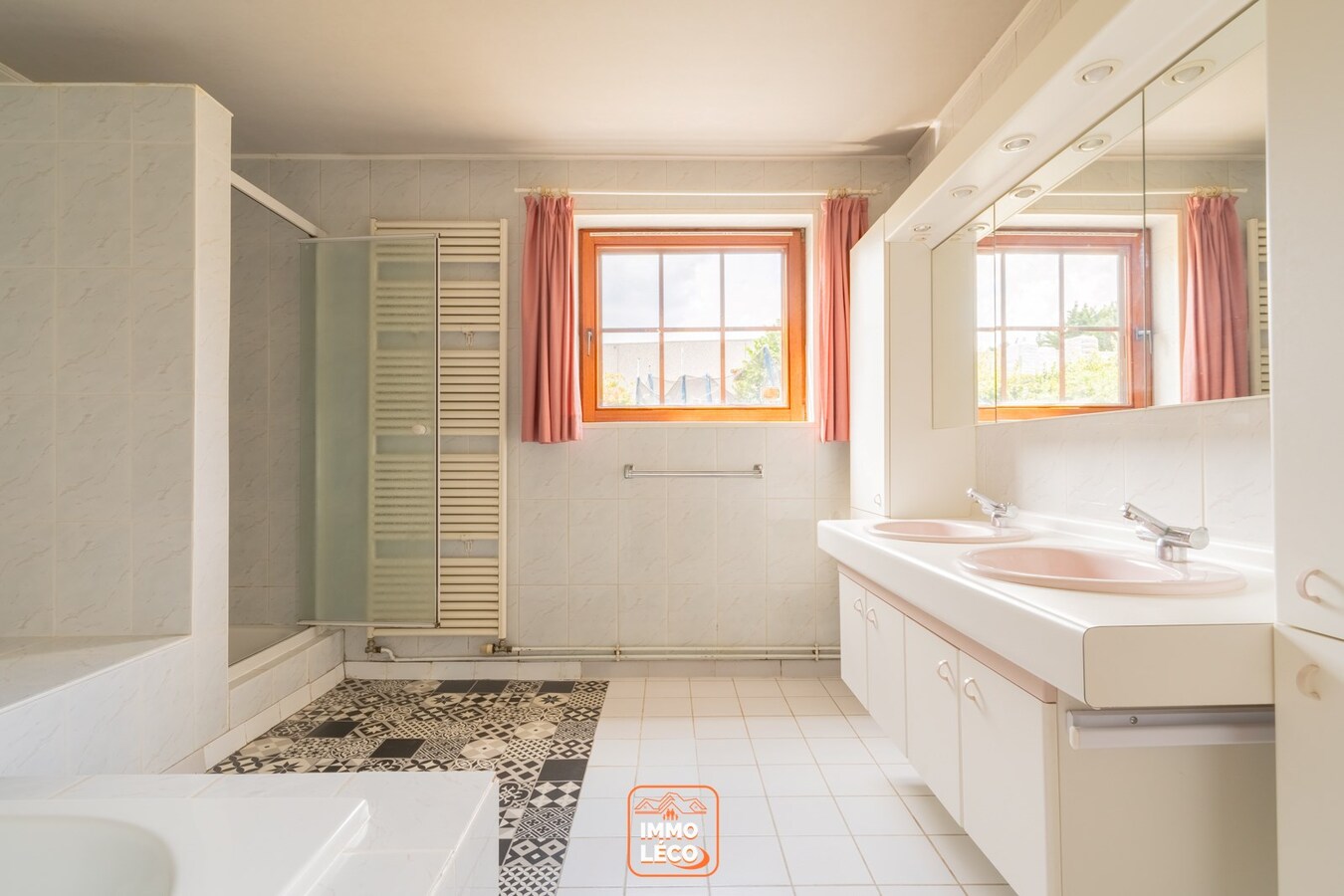 Villa semi "Plain-Pied" avec 2 garages, sur une parcelle de 759m², TOP POTENTIEL ! 