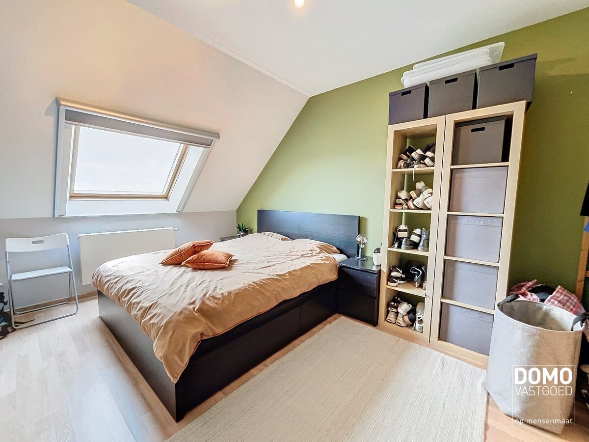 Knap en ruim appartement in het centrum van Kermt, inclusief een buitengewoon terras. 