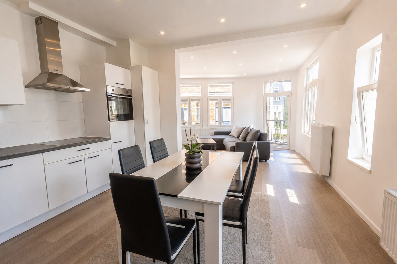 MODERN HOEKAPPARTEMENT OP BOOGSCHEUT STRAND EN SHOPPING BLANKENBERGE 