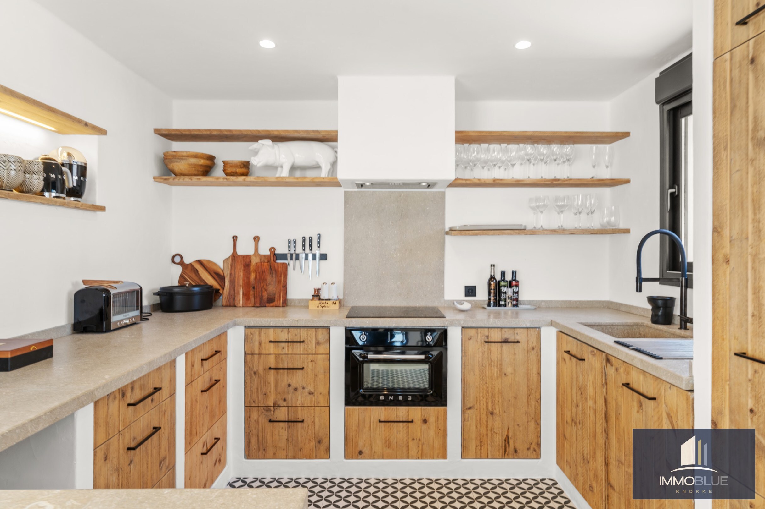 Villa méditerranéenne moderne avec vue mer spectaculaire 