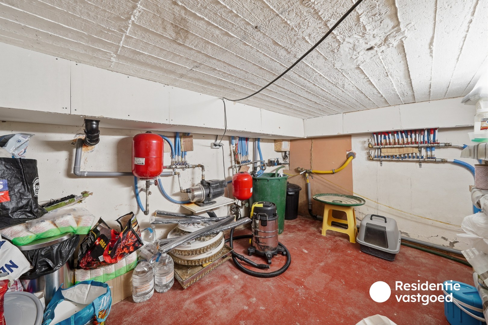 Halfopen woning met tuin en garage te koop 