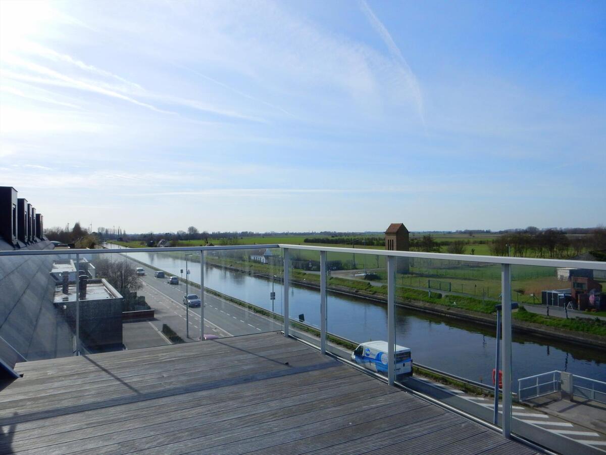 Nieuwbouwproject met zicht op het water 