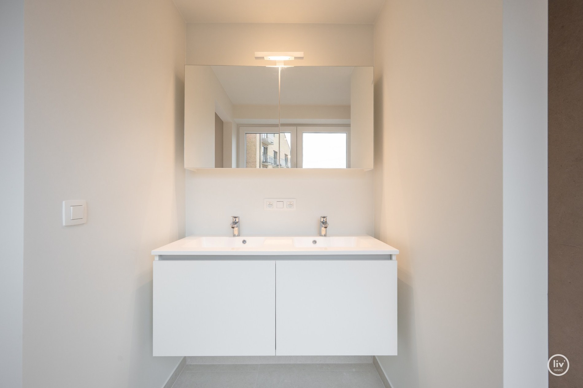 OPENDEURDAG - Zaterdag 15.09 - tussen 16u-18U: Nieuwbouw-duplex op de gelijkvloerse &amp; eerste verdieping  gelegen te Lentelaan in  Duinbergen met zongerichte terrassen. 