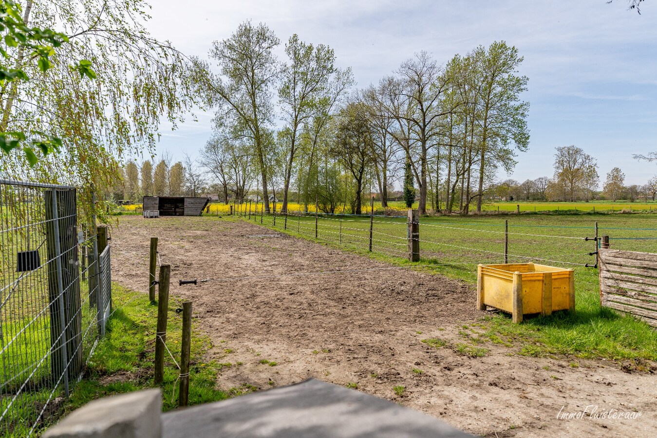 Woning met stalgebouwen en buitenpiste op ca. 6ha te Bocholt 