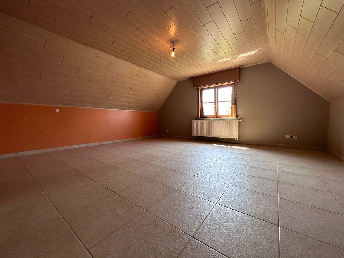 Rustig gelegen alleenstaande woning te Leke 