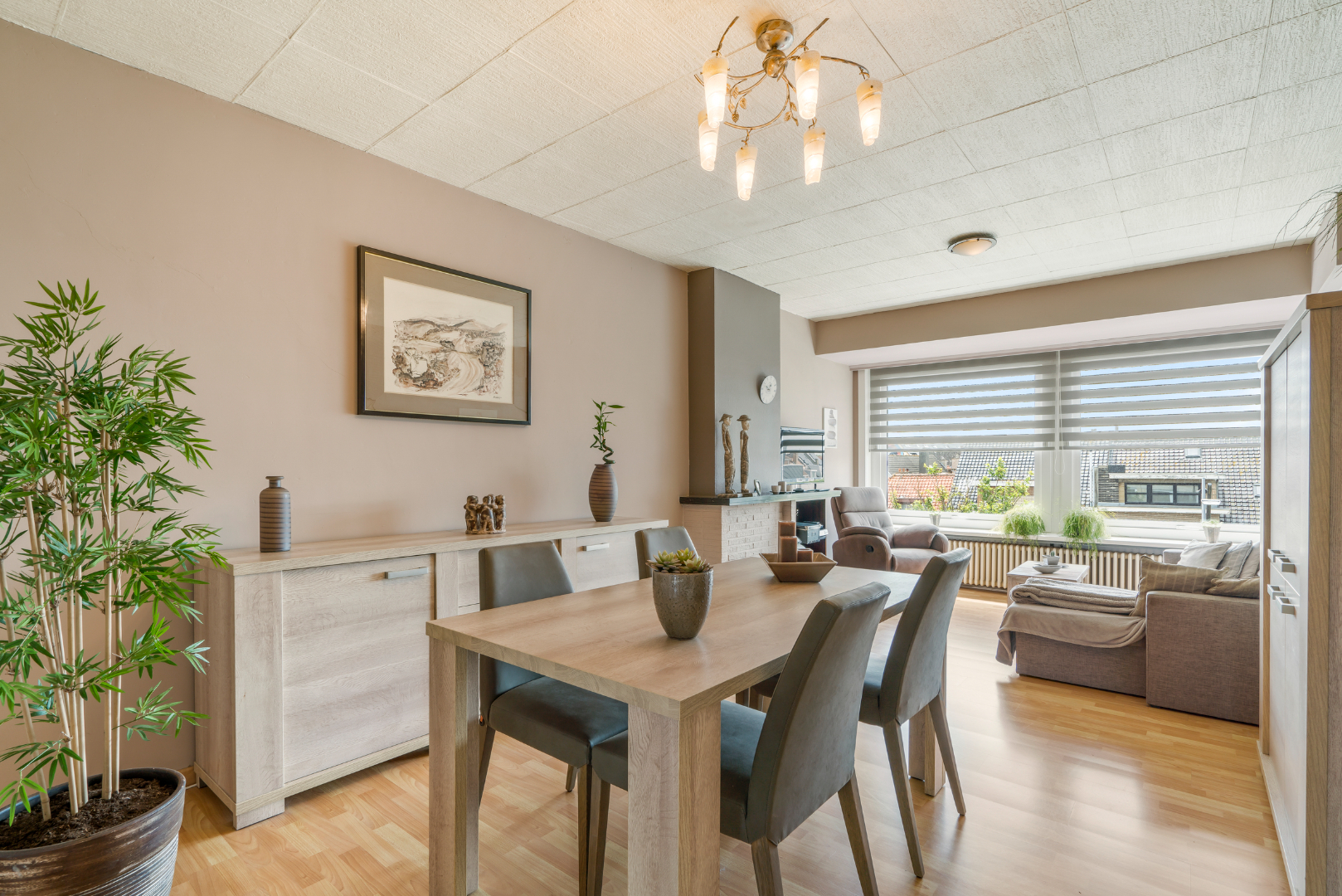 OPBRENGSTEIGENDOM MET 7 APPARTEMENTEN EN 7 GARAGEBOXEN 