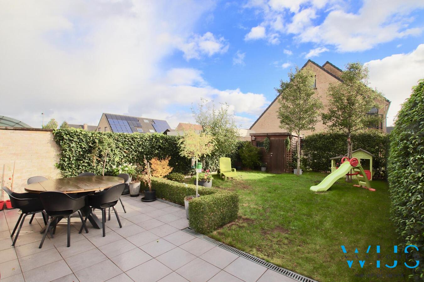 Instapklaar en zeer gezellig woonhuis in een rustige wijk te EEKLO ! 