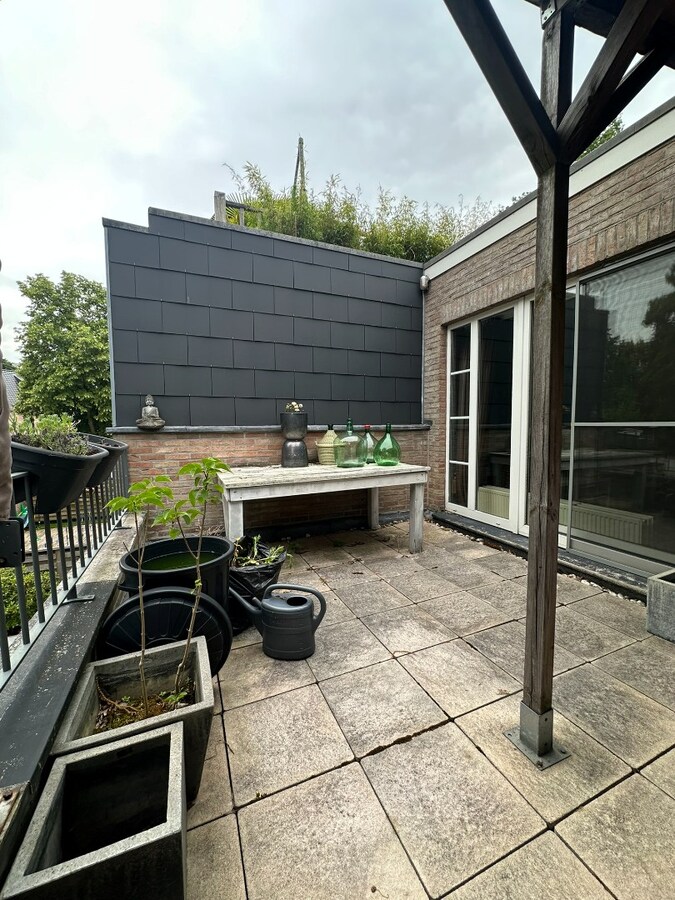 Appartement met 2 slaapkamers en ruim terras 