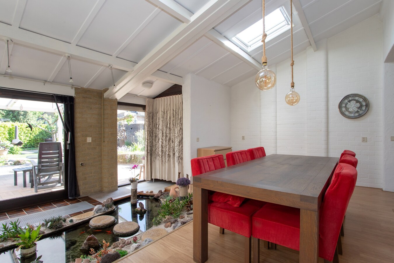 Vrijstaande woning met karakter, ruimte en een verrassende buitenruimte. 