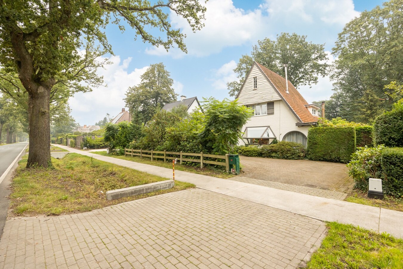Karaktervolle villa op een perceel van  1.779 m² te Schilde op wandelafstand van het centrum 