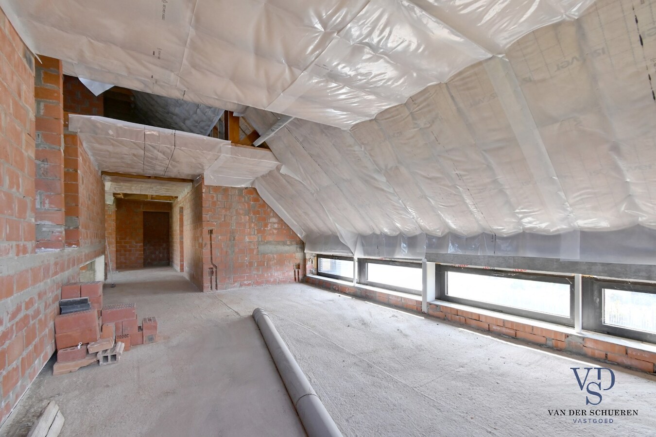 Eigentijdse woning (nog af te werken) te Vurste. 