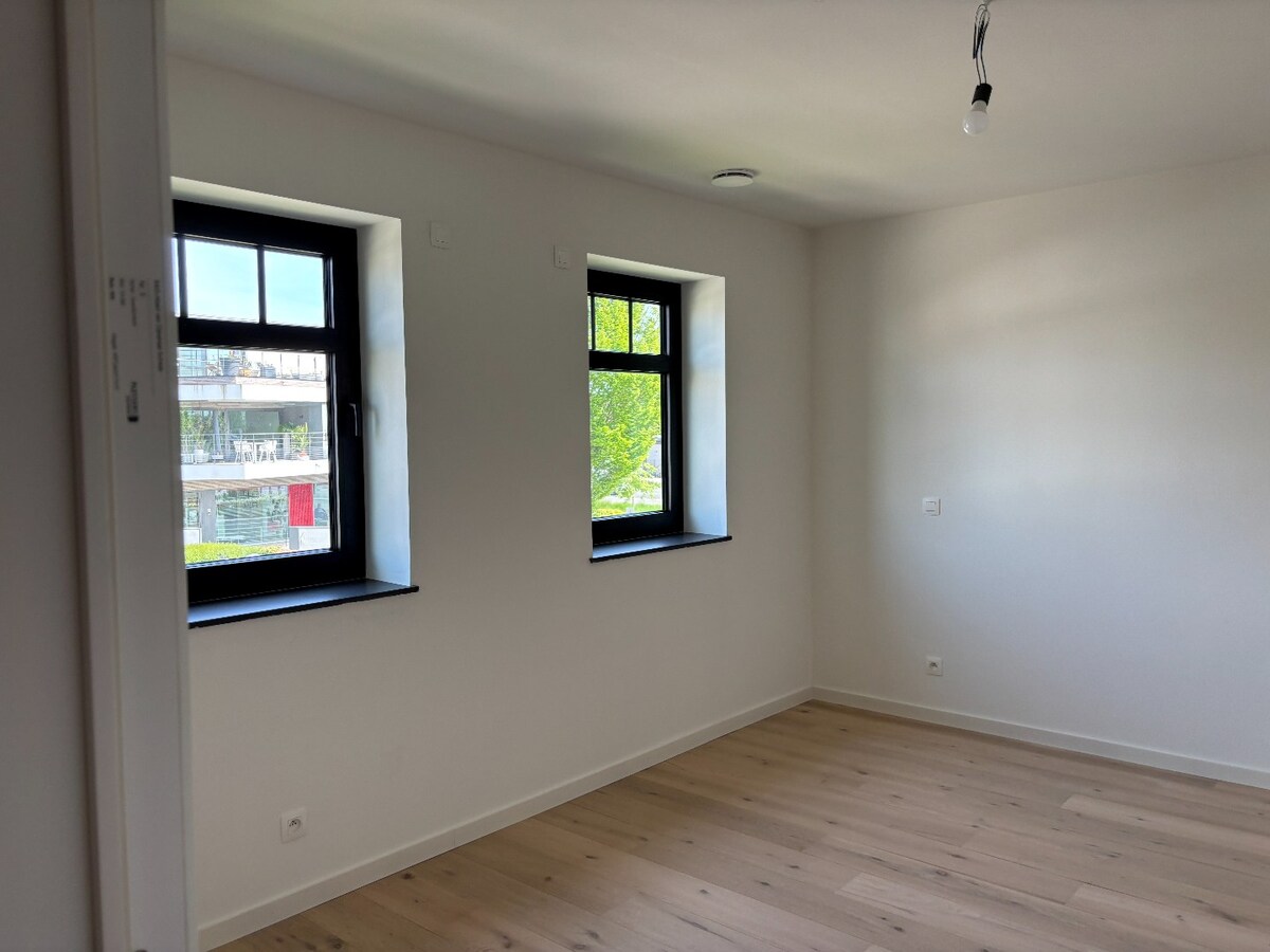 Nieuwbouwwoning met West-tuin in het centrum van Schilde 