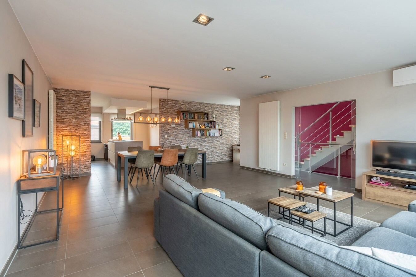 Luxe duplex appartement met 3 slaapkamers, bouwjaar 2008, 170m² bewoonbare oppervlakte. 