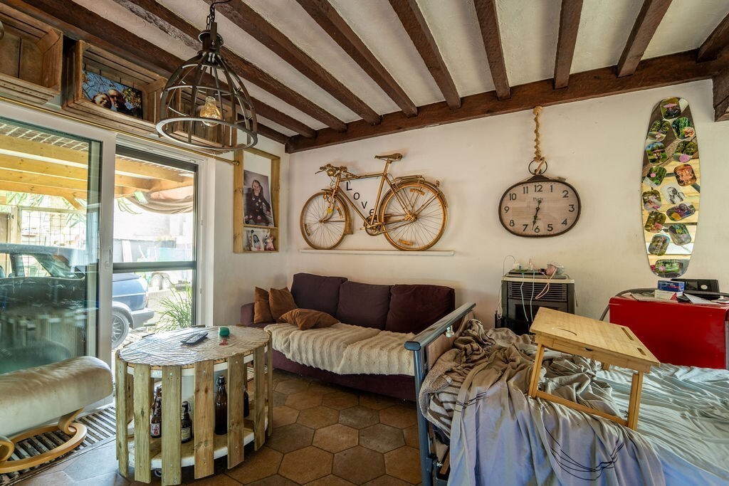 RUIME GELIJKVLOERSE WONING MET 3 SLAAPKAMERS, GARAGE EN RUIME TUIN TE HASSELT (KERMT) 