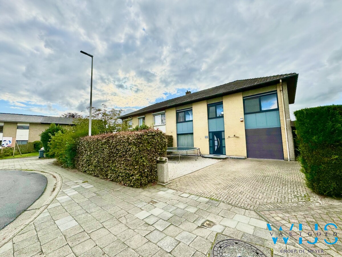 Ruime gezinswoning met 5 slaapkamers te Zelzate! 