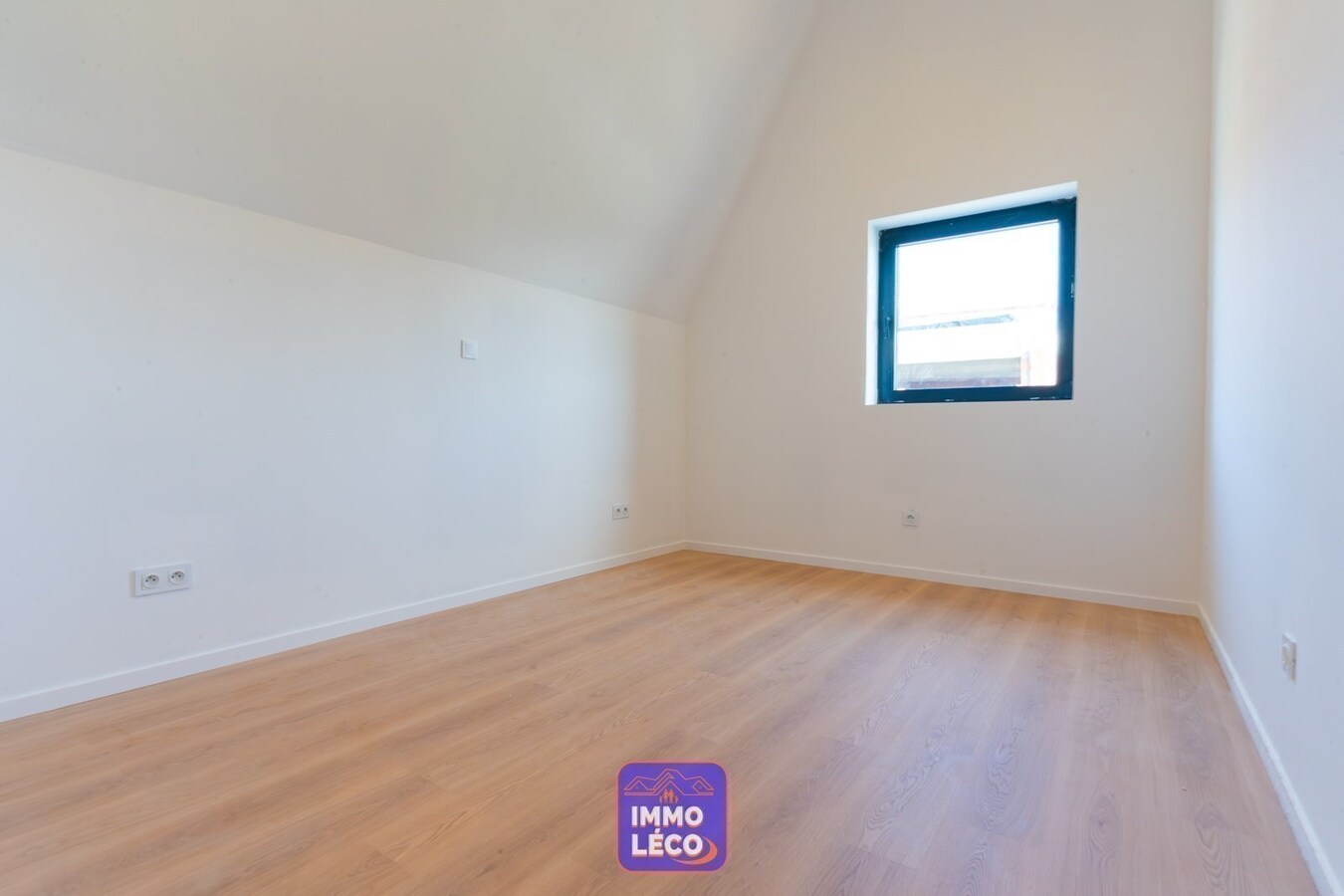 Maison neuve style "LOFT" avec patio, dans un clos résidentiel proche du centre-ville ! 