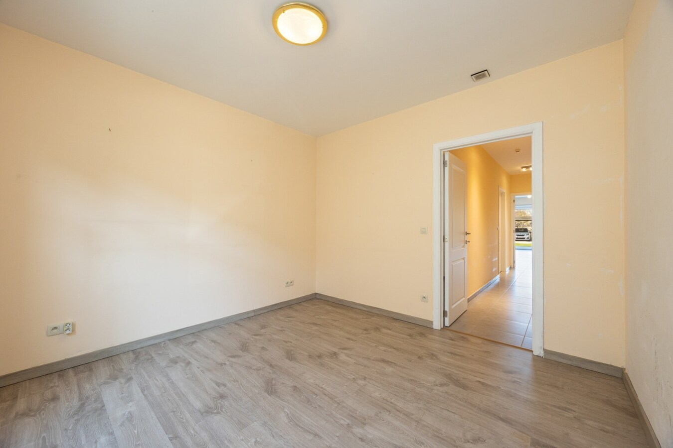 Energiezuinig gelijkvloers appartement met carport in het centrum van Broechem 