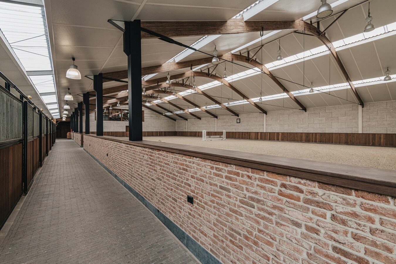 Exclusive equestrian accommodation on approx. 2,5 ha/6,18 acres in Geel (Antwerp region) 