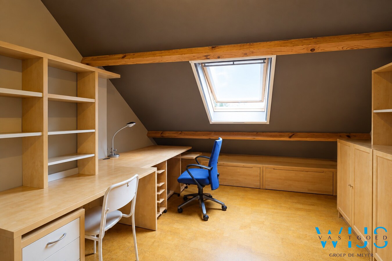Verzorgde halfopen woning met 4 slaapkamers, tuin en aparte praktijkruimte in Rieme 