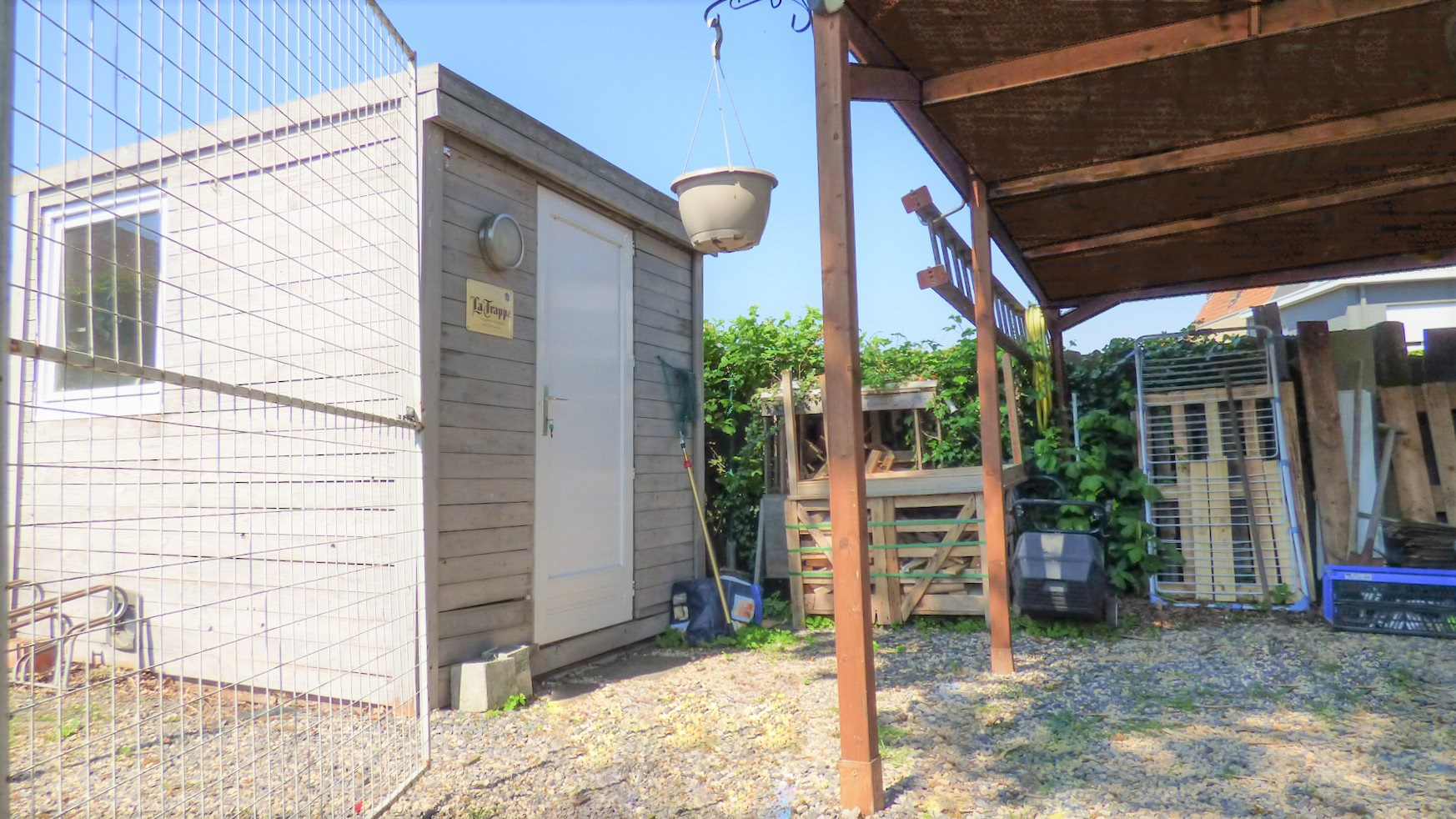 Aantrekkelijke en karaktervolle gezinswoning in het centrum van Zwevegem. 