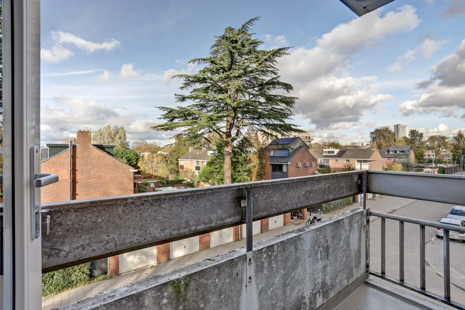 Comfortabel wonen in dit 3-kamer hoek appartement met een heerlijk balkon op het zonnige westen! 