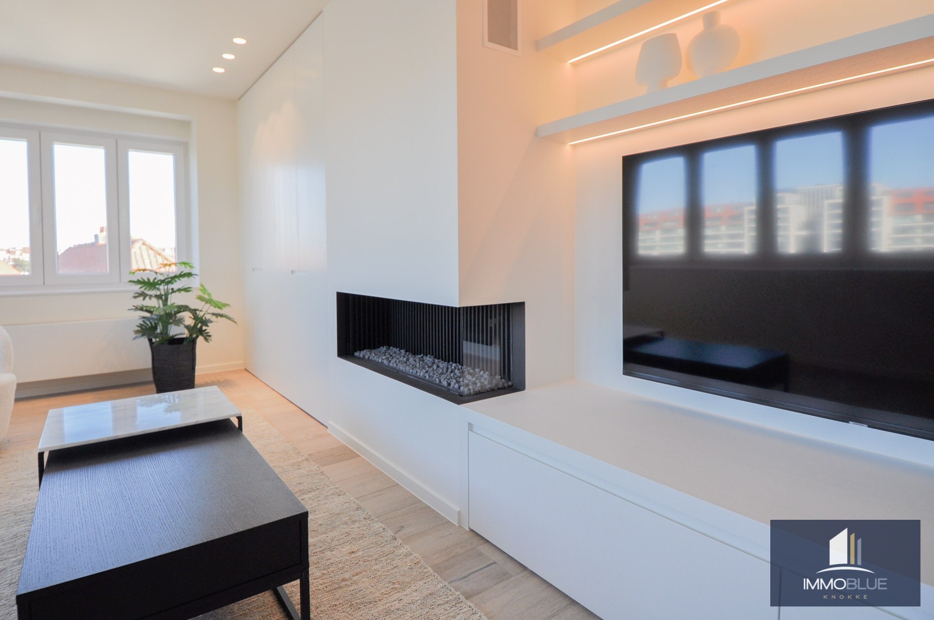 Appartement entièrement rénové et situé au calme, offrant une vue magnifique sur le Zegemeer. 