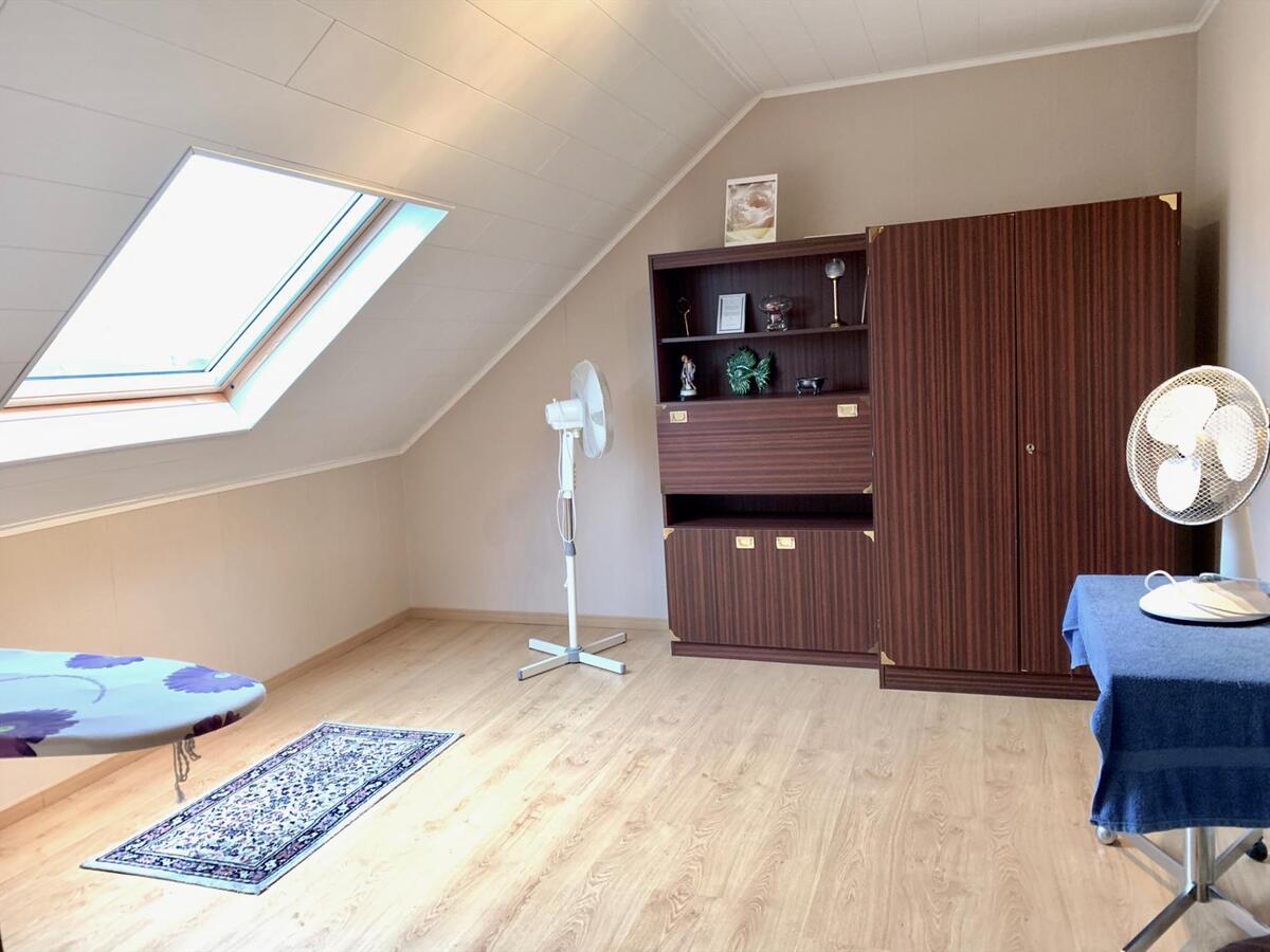 MOOI RUIME BEL-ETAGE MET ZONGERICHTE TUIN  TE BREDENE DORP 