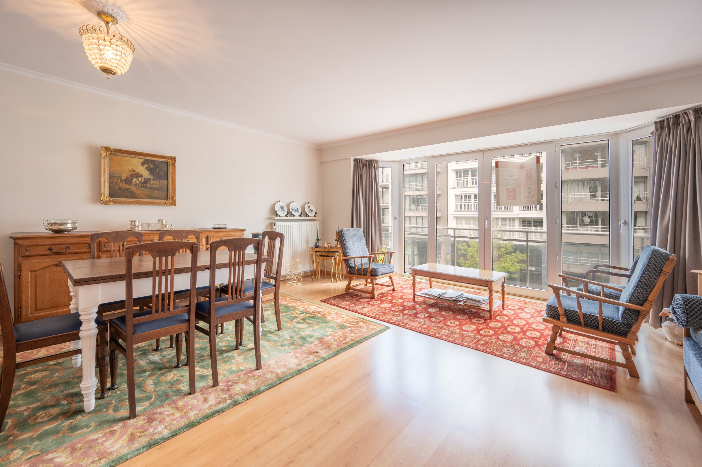 Op te frissen appartement met 2 slaapkamers te koop in het centrum van Knokke 