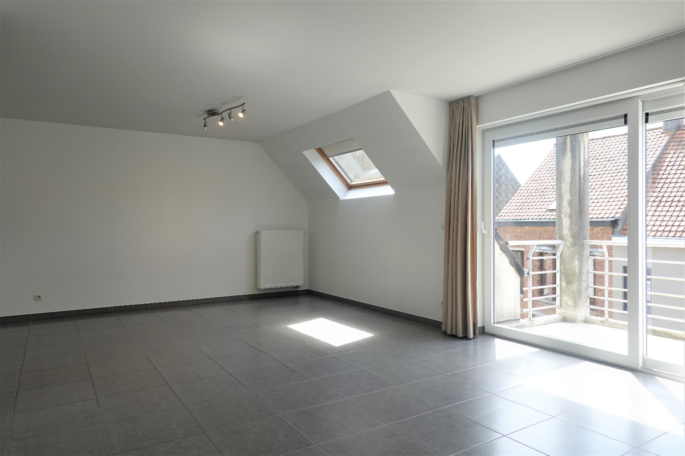 Appartement met autostaanplaats, fietsenberging en terras 