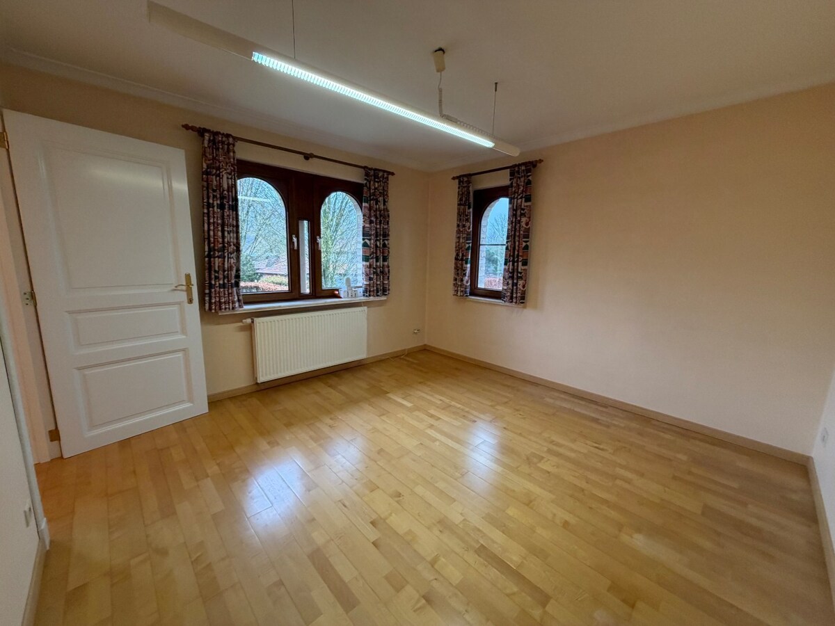 Ruime en rustig gelegen villa te Dikkelvenne. 