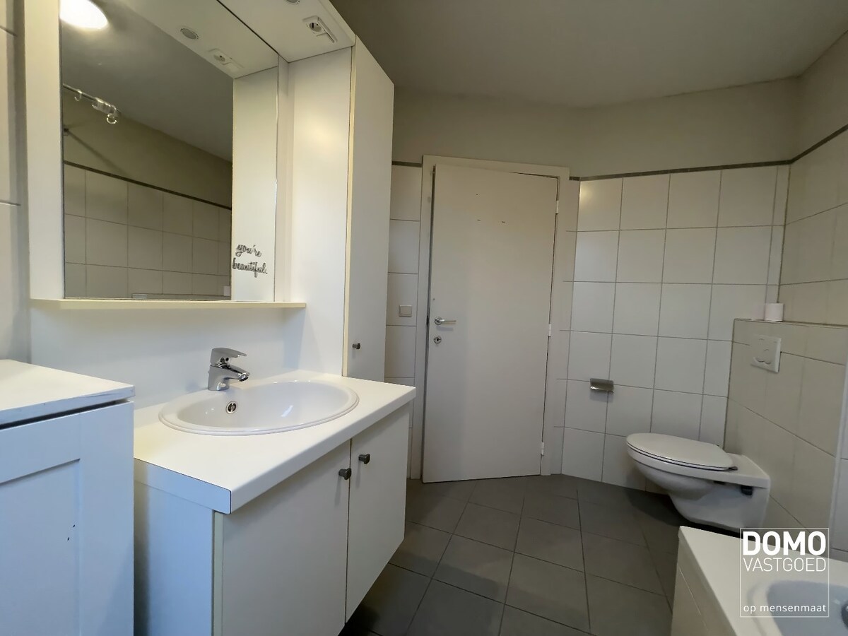 DUPLEX APPARTEMENT MET GROOT TERRAS TE STOKROOIE 