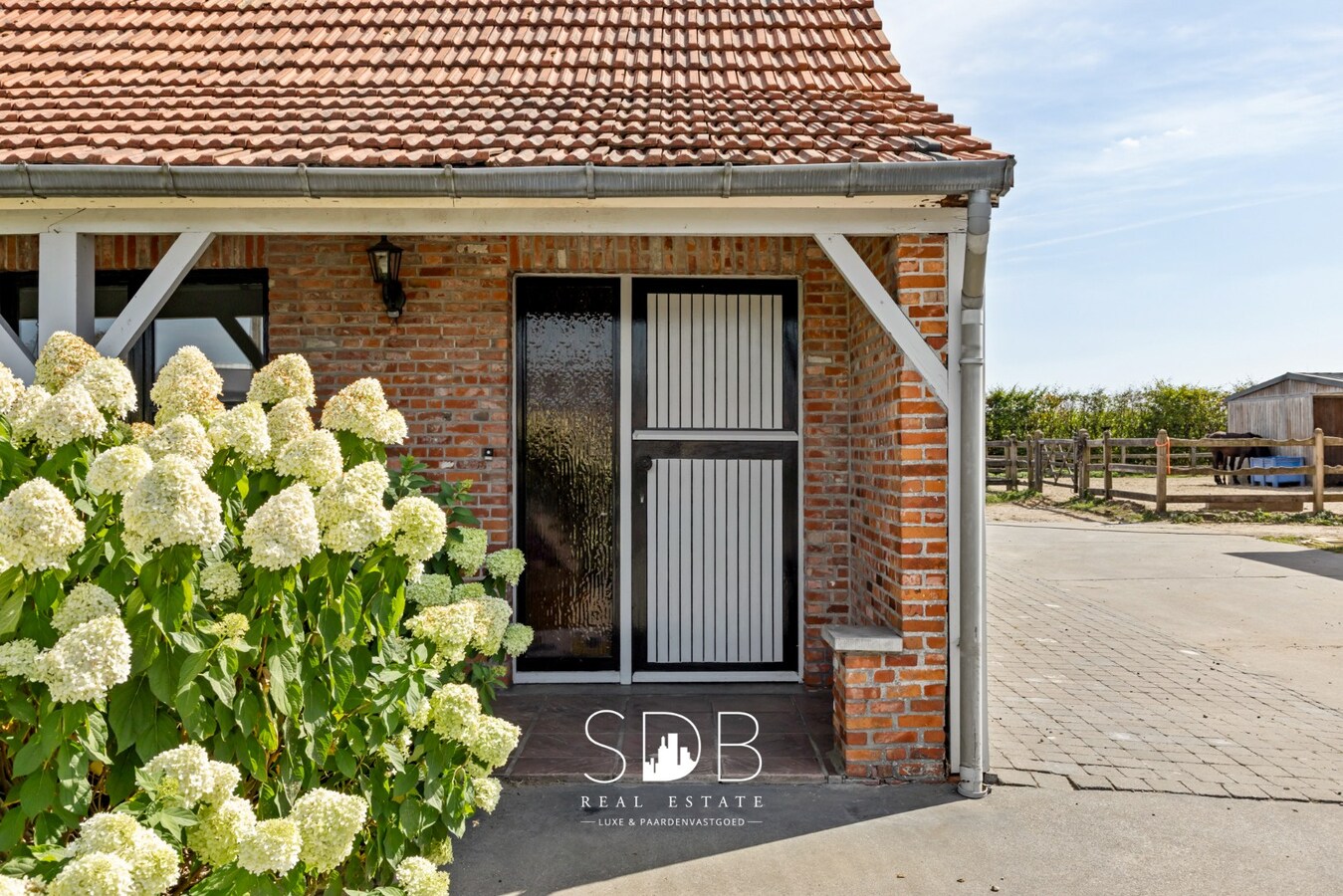 Prachtige landelijke woning met hippische accommodatie op 2,5hectare 