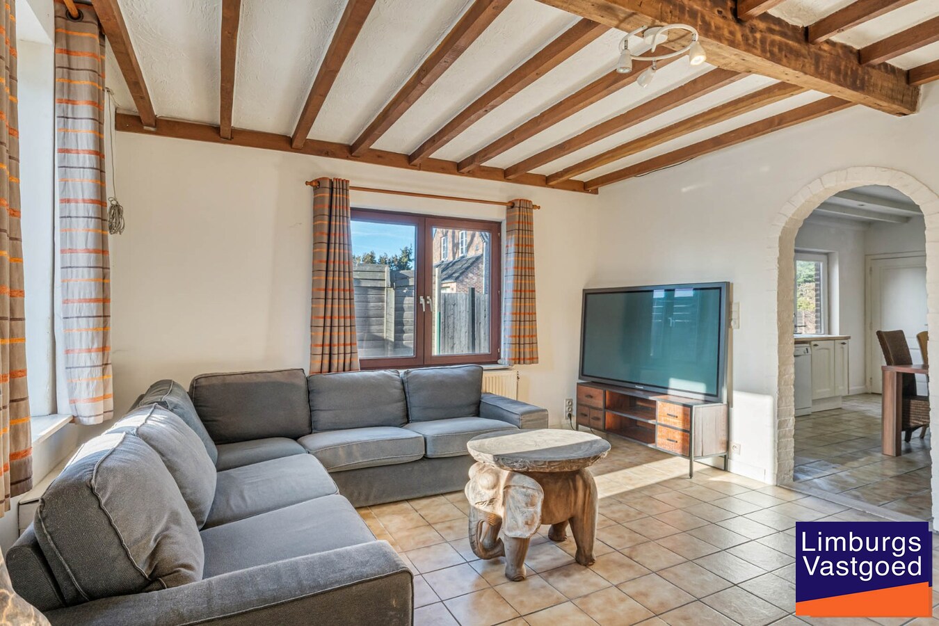 Instapklare woning met ruime loods/werkplaats, 11a 77ca 