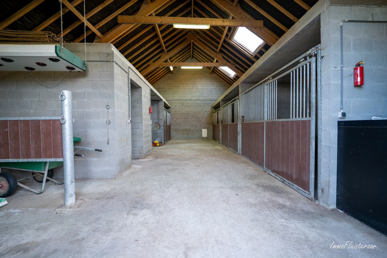 Karakteristieke villa met paardenaccommodatie op ca. 9.680 m2 te Tisselt (Willebroek) 
