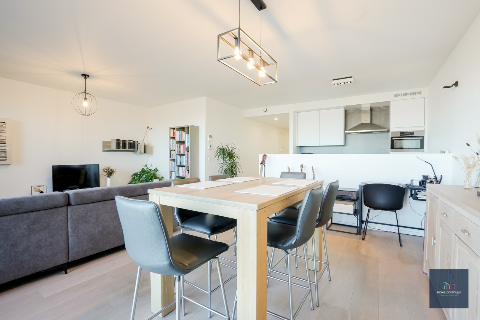 Schitterend 2-slp.app met 2 terrassen, garage en kelder 