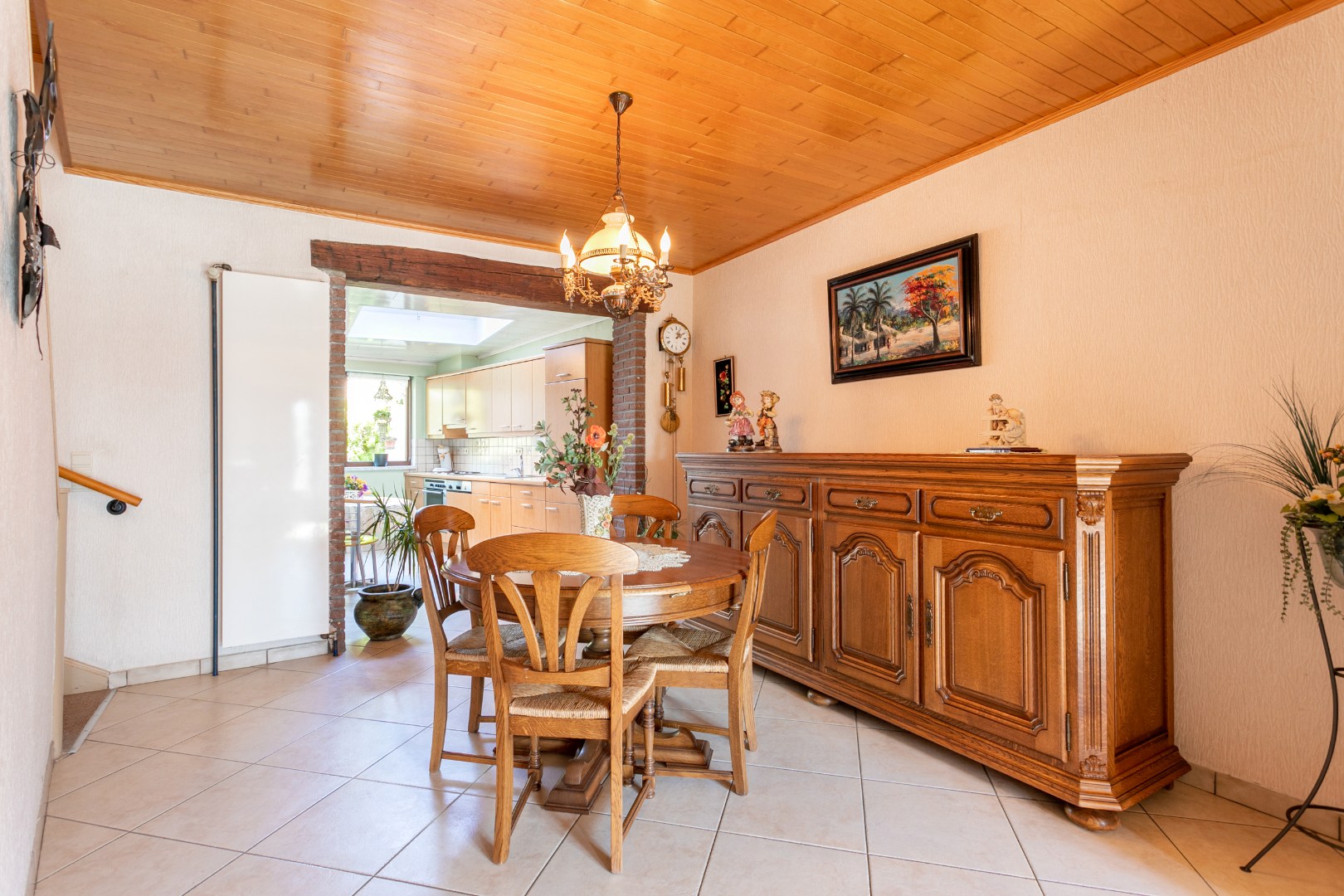 Verzorgde woning met 3 slaapkamers en leuke tuin te Halle 