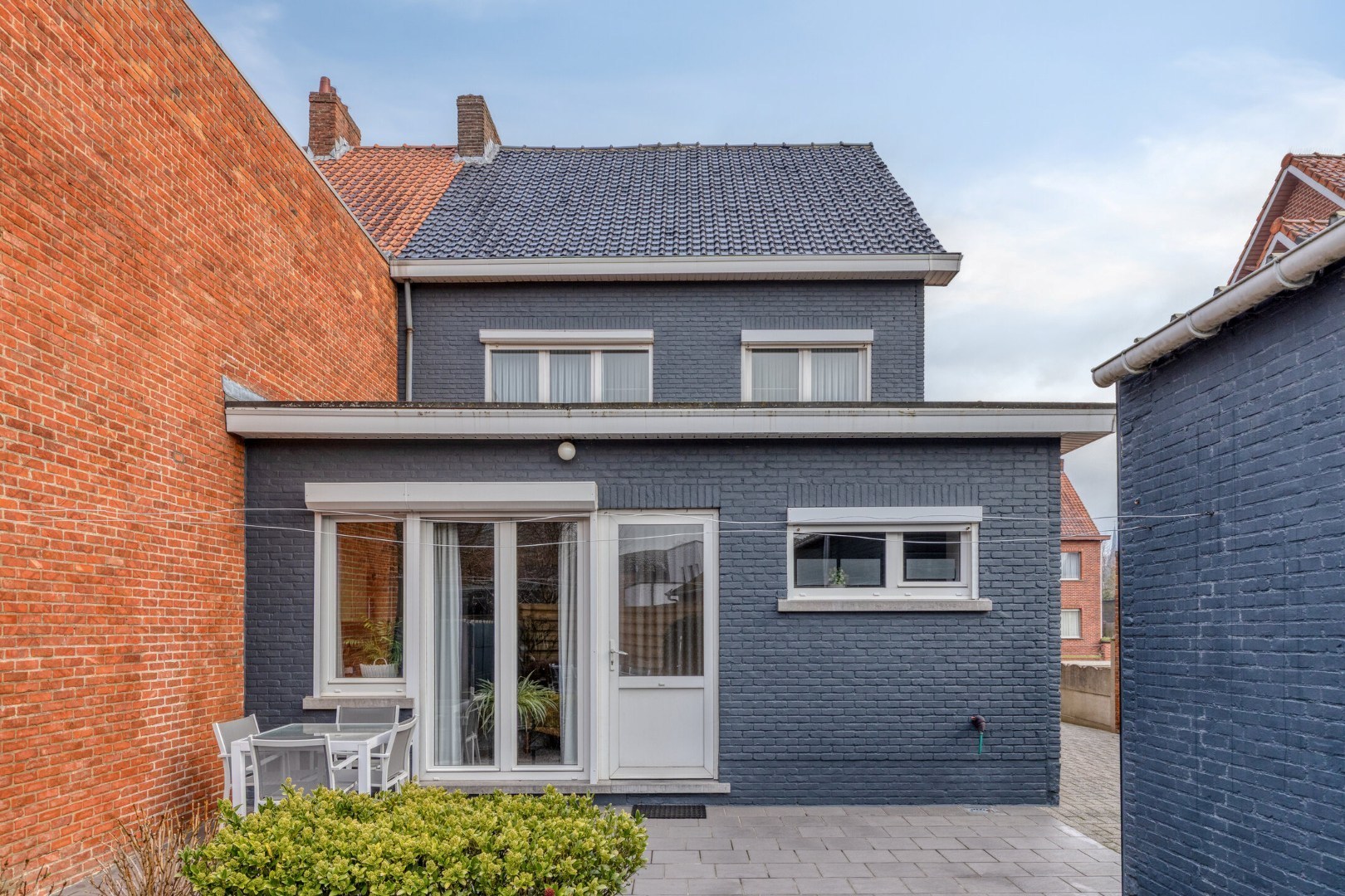 Instapklare woning met 3 slpk. in het centrum van Geel 