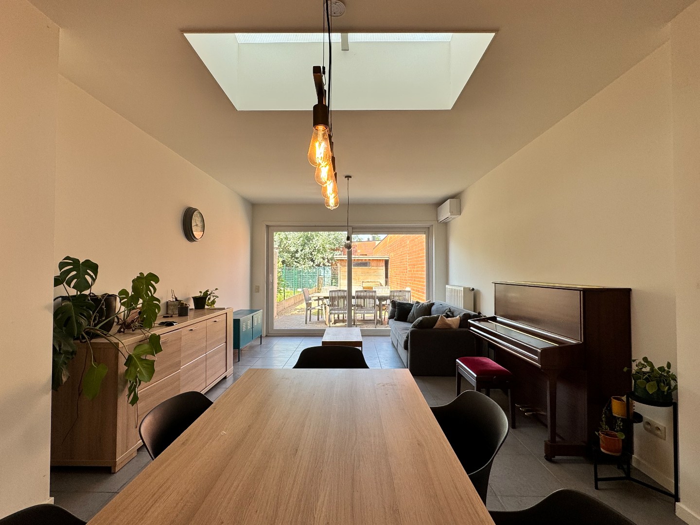 Bemeubeld woning met tuin en 2 slaapkamers 