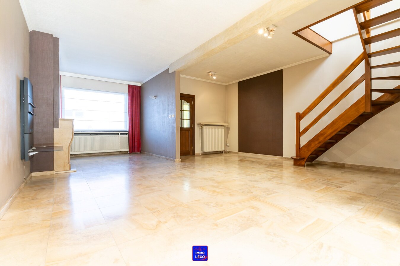 3 façades en excellent état d'entretien, beaux volumes, jardin de 340m² SUD-EST ! 