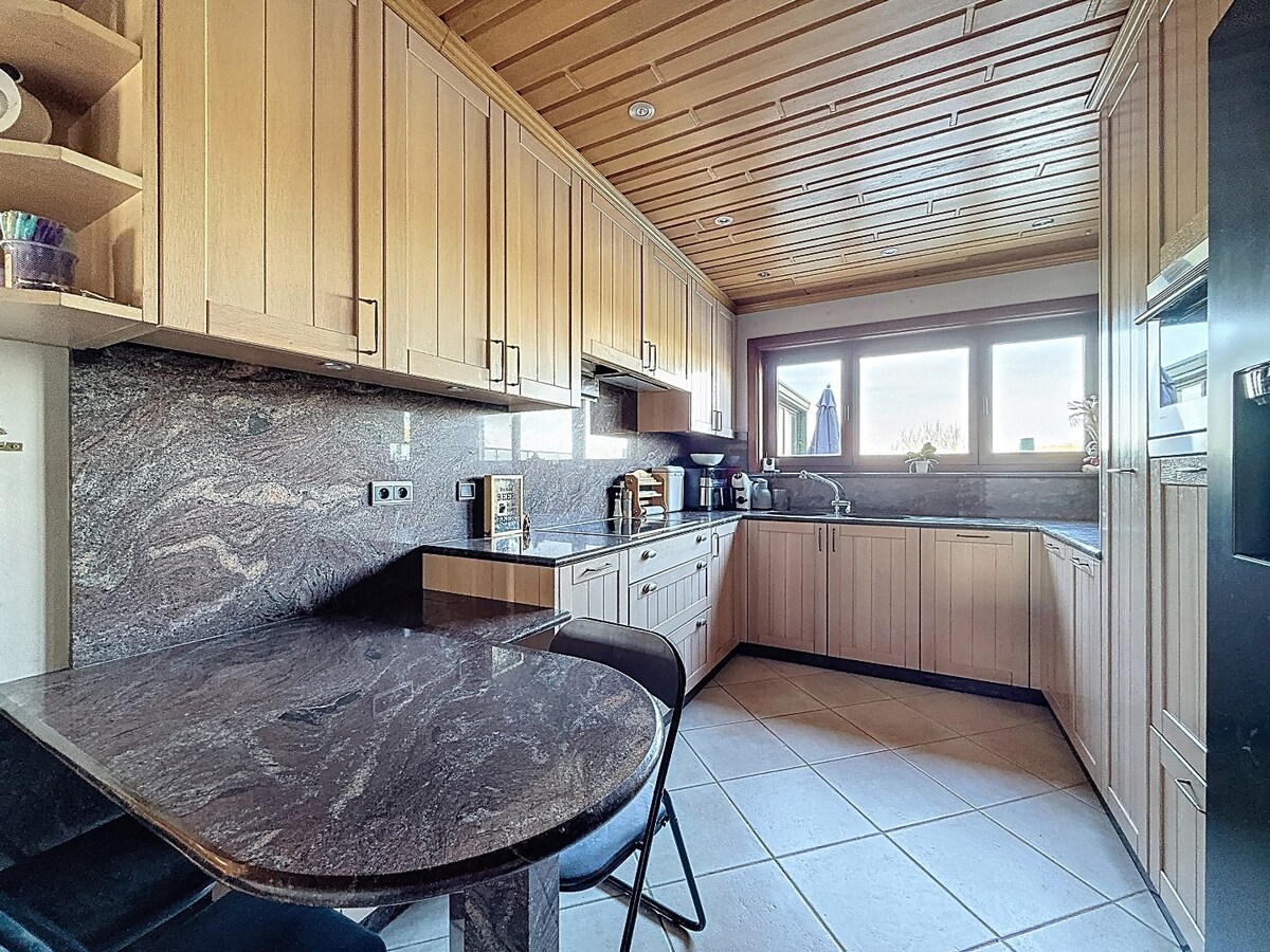 Ruime HOB met veel opslagruimte/garage te Zwalm 