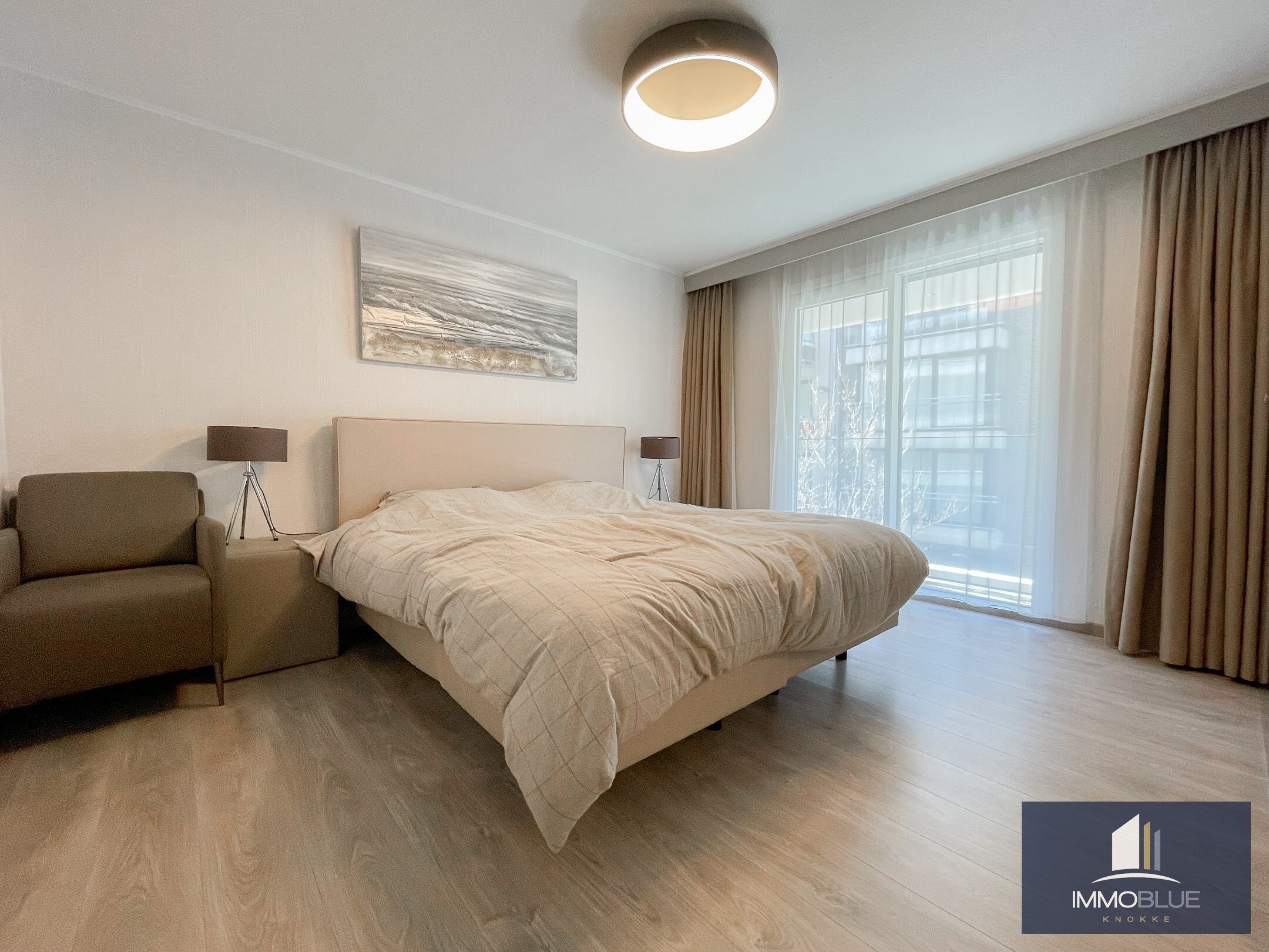 Appartement prêt à emménager situé sur la Place du Phare. 