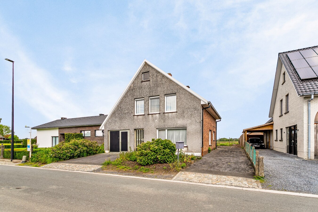 Te renoveren gezinswoning in prachtige villawijk in Mullem 