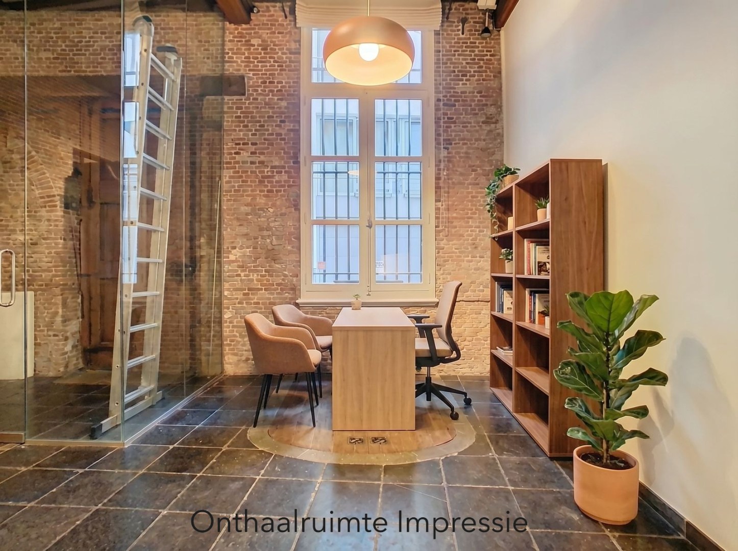 Handelsruimte 100m² in Hartje Antwerpen op steenworp van de Kathedraal. 