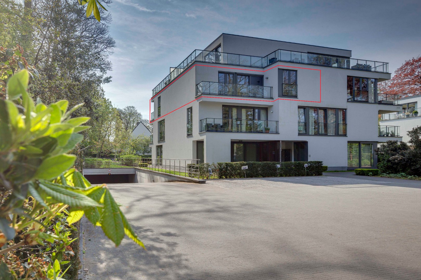Instapklaar modern appartement  met terras en ondergrondse staanplaats 