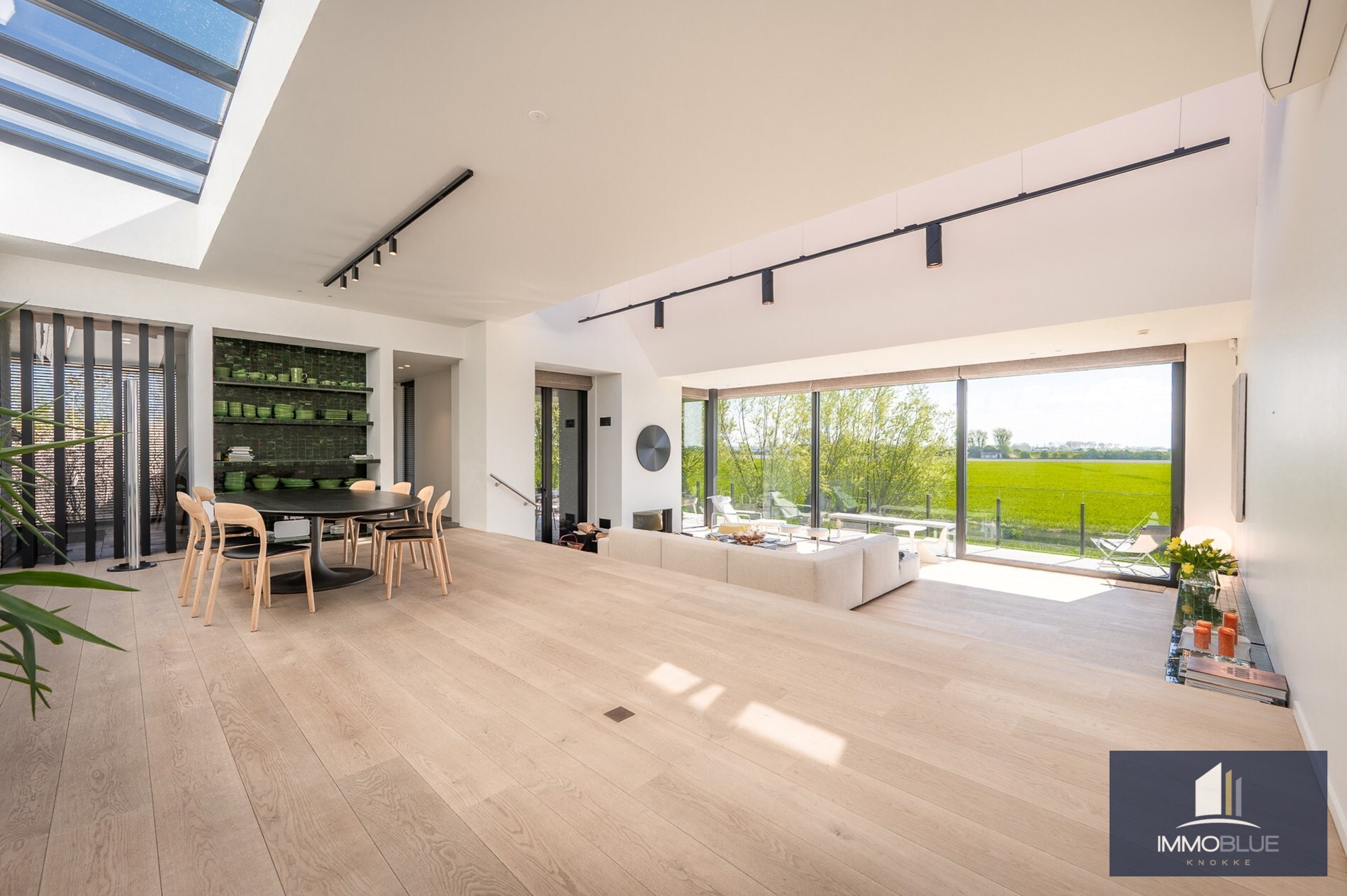 Uniek eigendom met adembenemende zichten gelegen op een perceel van ongeveer 3000 m². 