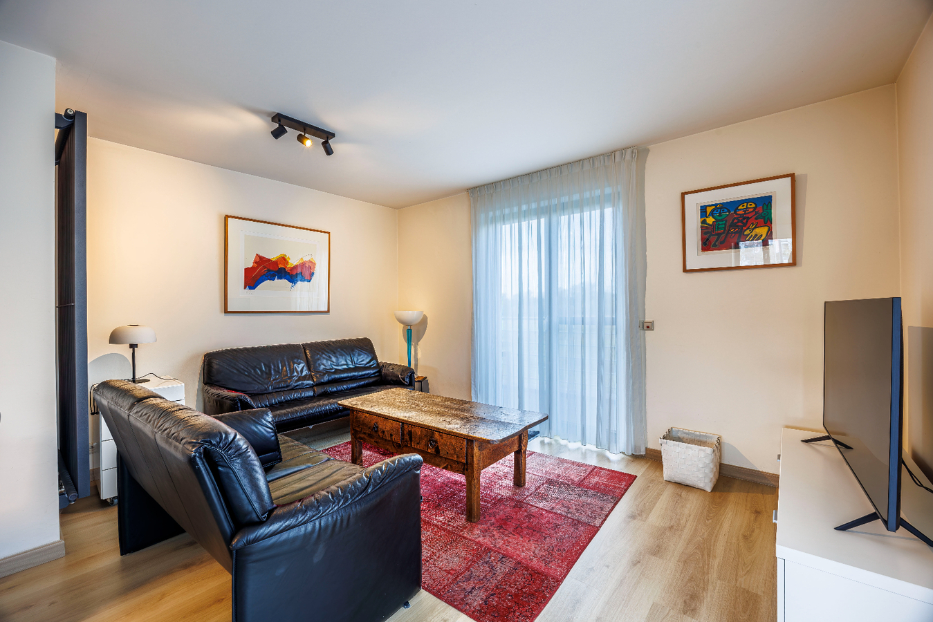 Gelijkvloers appartement met uitzonderlijk zonnig terras en zicht op natuurgebied, op een boogscheut van de zeedijk te Heist. 